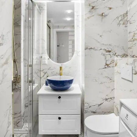 Bulwar Staromiejski, Sun & Snow *